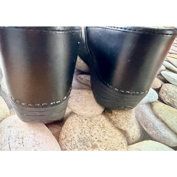 DANSKO BLACK CLOGS-SIZE 40 - Picture 4 of 9